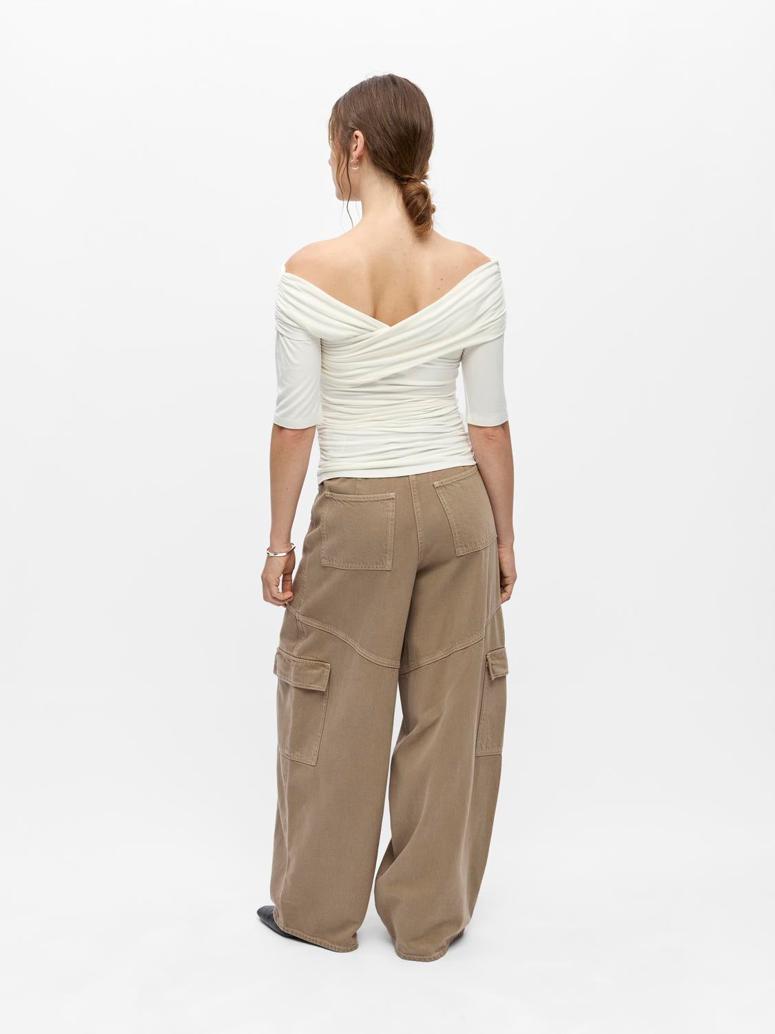 model_shot-back